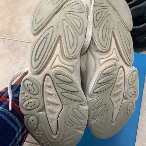 Adidas Ozweegos - Picture 3 of 6